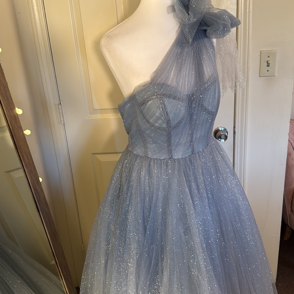 MAC DUGGAL
Blue Glitter One-Shoulder Ombre Gown with Bow - Picture 7 of 15